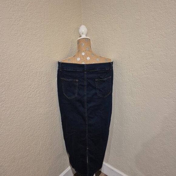 NWT Stretchy Denim Skirt - Picture 3 of 4